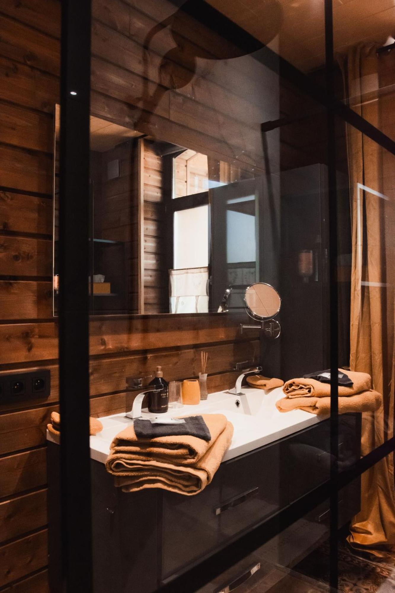Maison D'Hote Les Notes Endormies Suite Le Refuge Walcourt Exterior foto